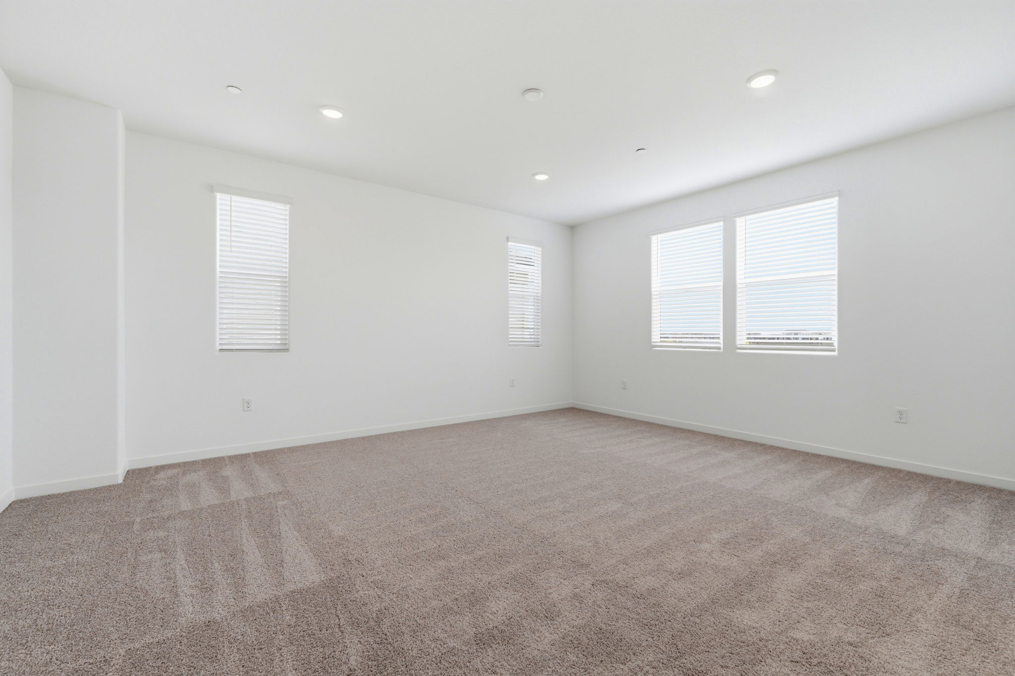 A room with a carpet and a carpet.