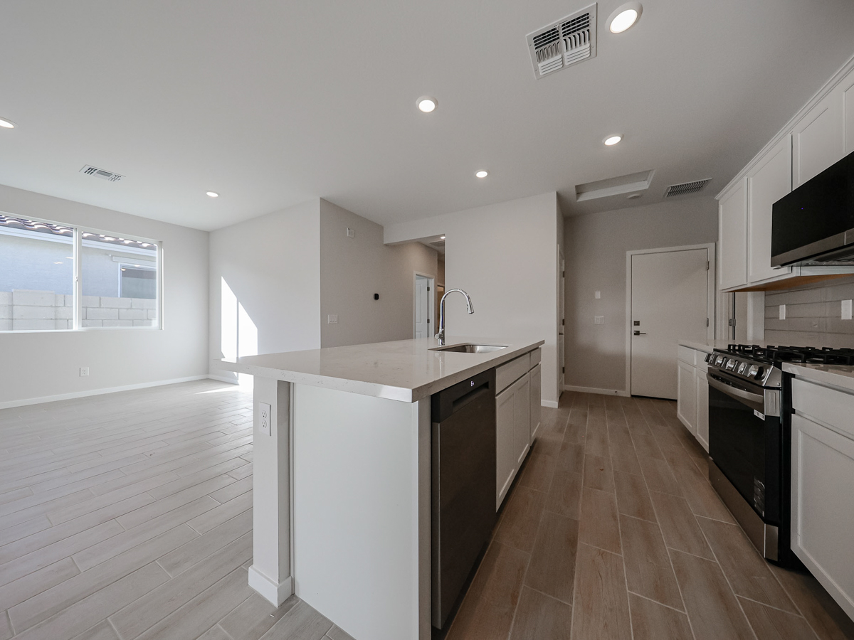 0070 40045 W SPARKS LN