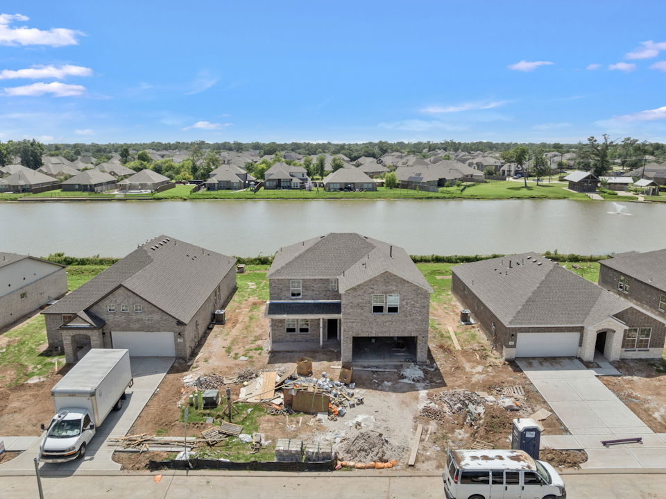 A group of houses next to a body of water.