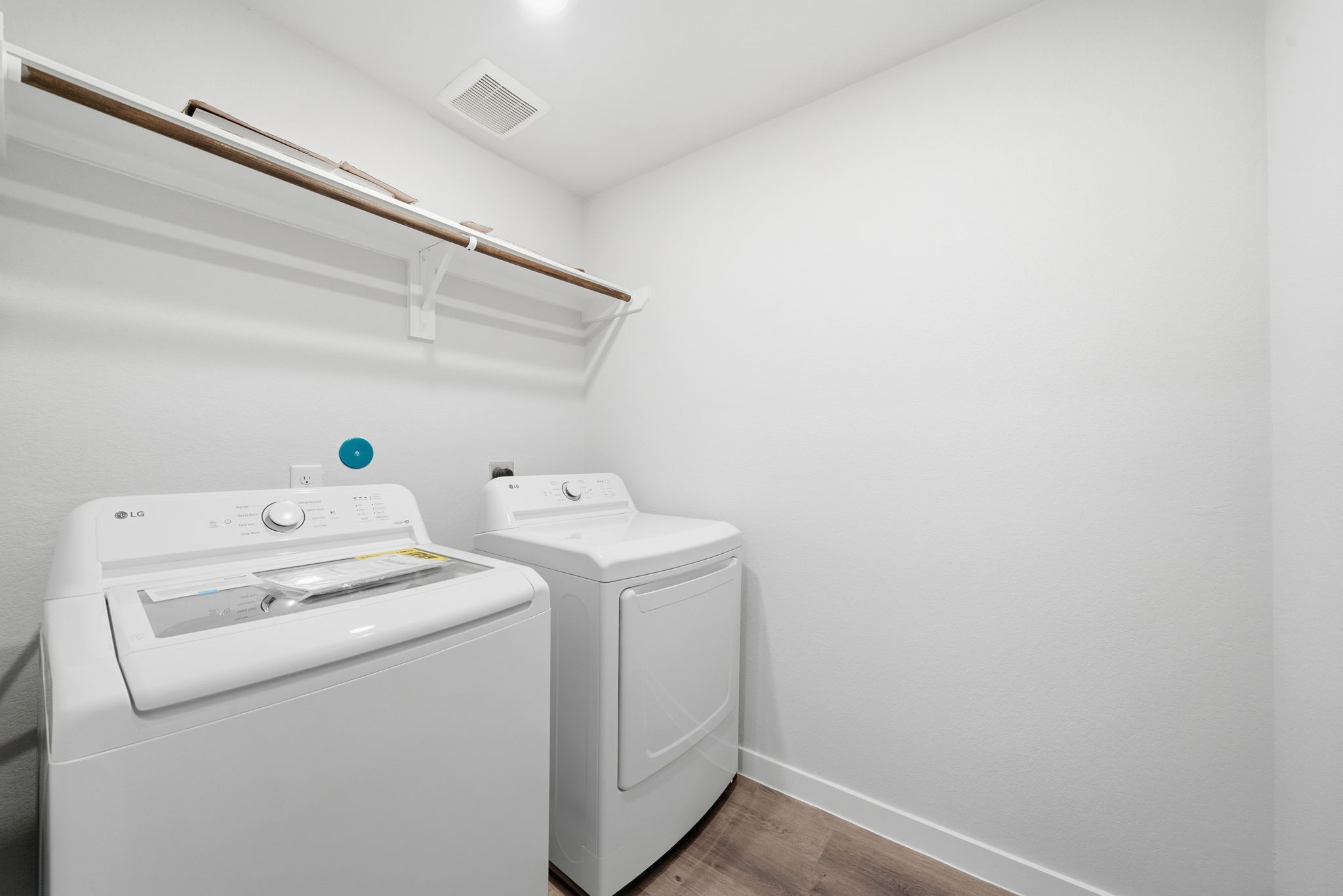 A washing machine in a room.