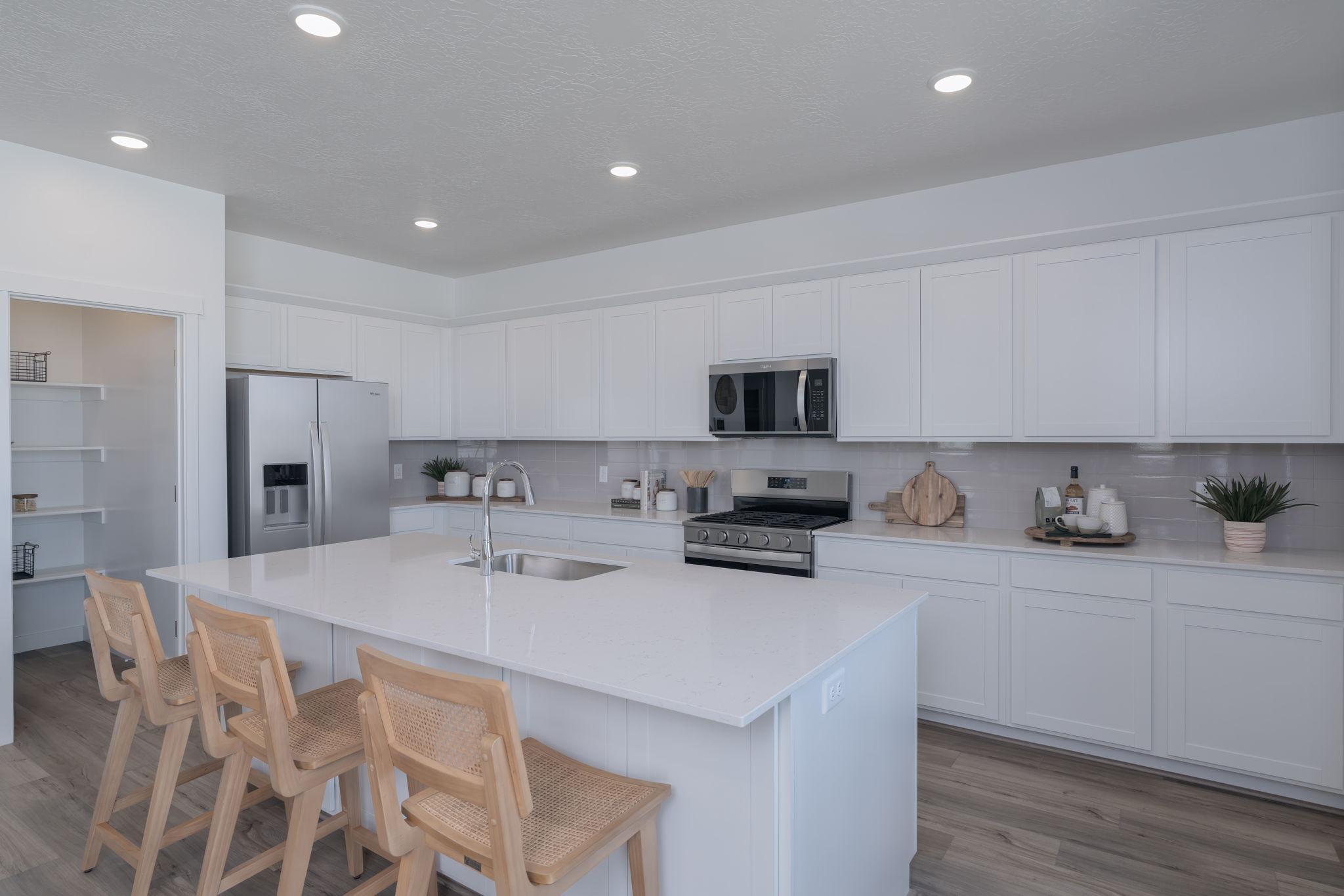 A kitchen with white cabinets.
