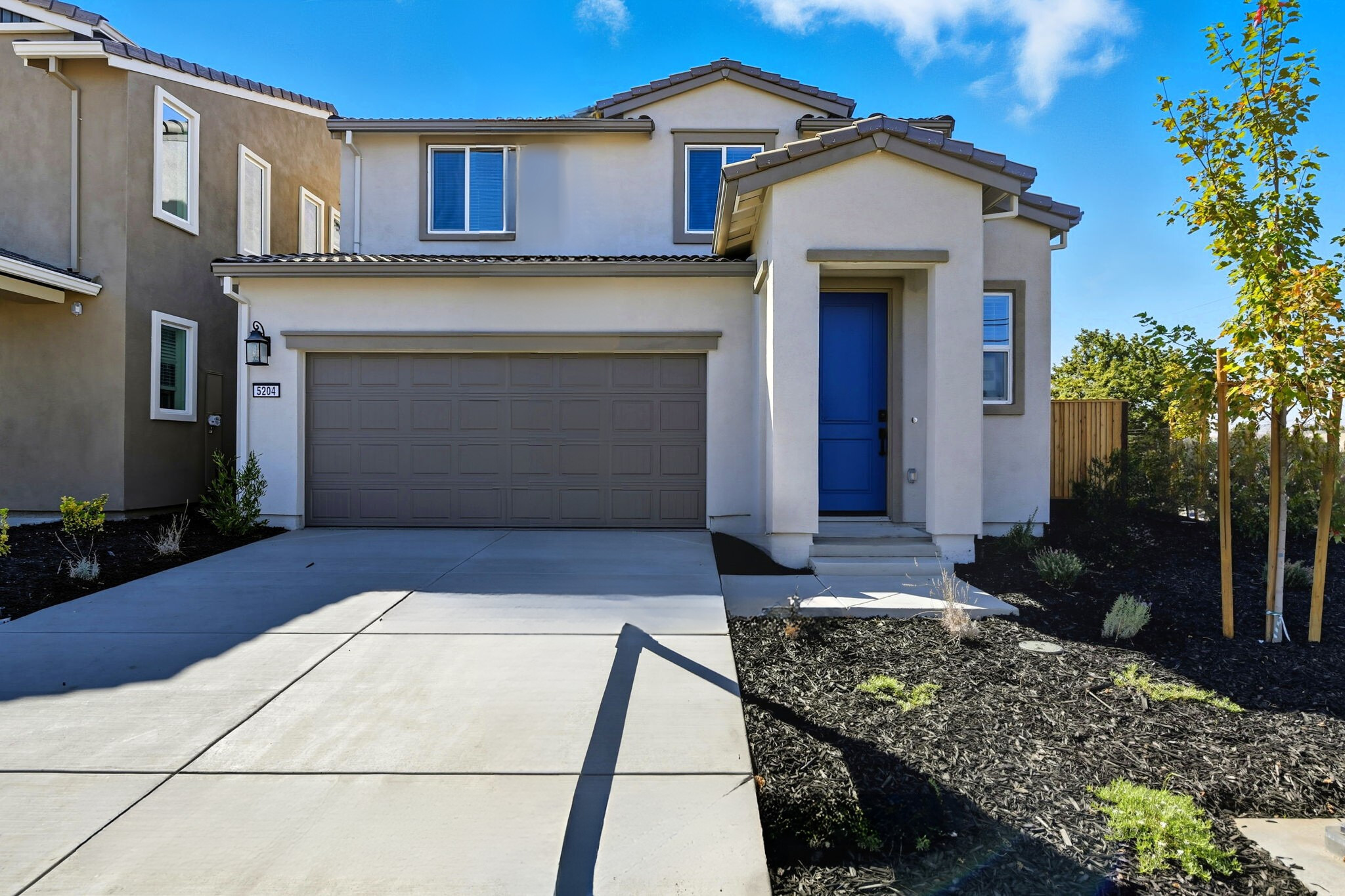 0001 5204 El Paraiso Ave.